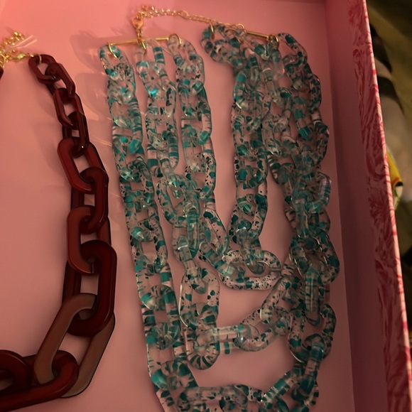 Natasha 80s vibes plastic acrylic chain necklaces - Picture 3 of 5